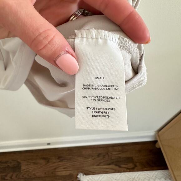 Sporty light grey dress with adjustable string - Picture 5 of 8